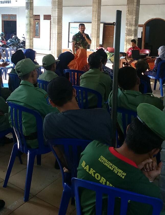 Pemberian Wawasan dari Anggota TMMD untuk Linmas Bonomerto